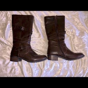 Dark brown boots for girls  size: 4